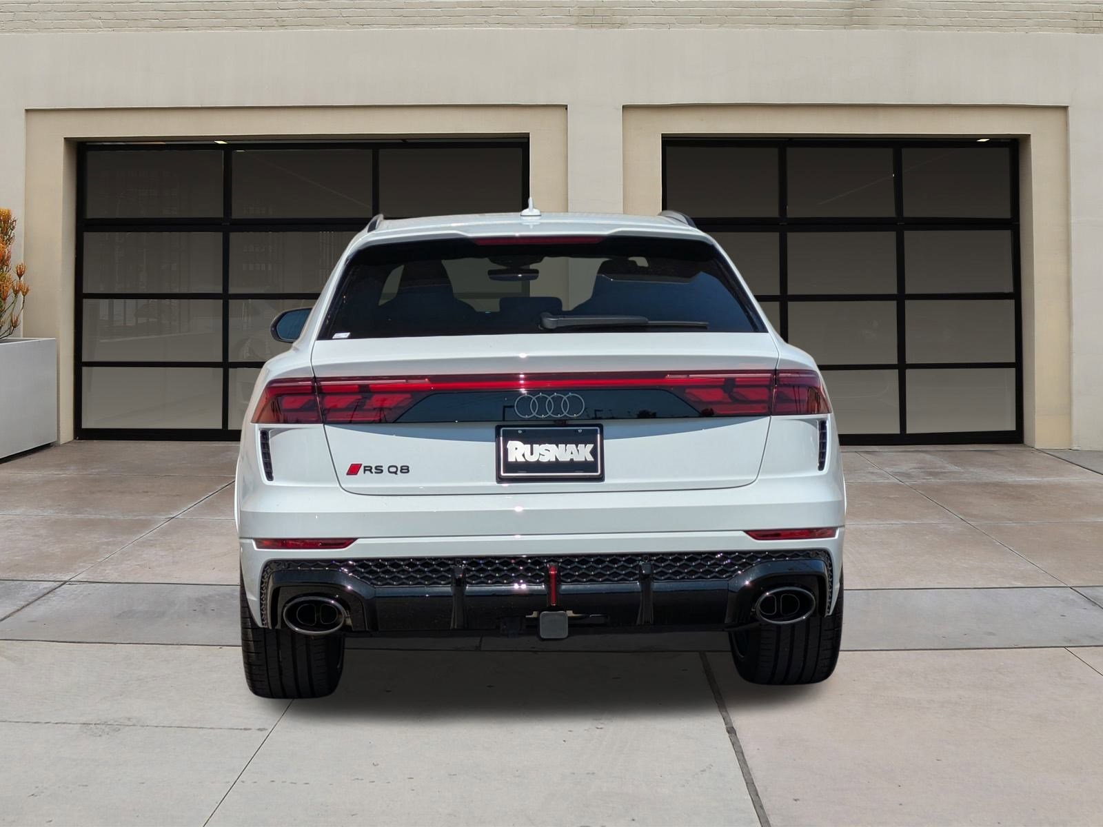 2025 Audi RS Q8 photo 3