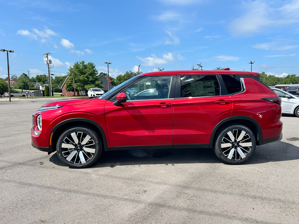 2025 Mitsubishi Outlander SE photo 4