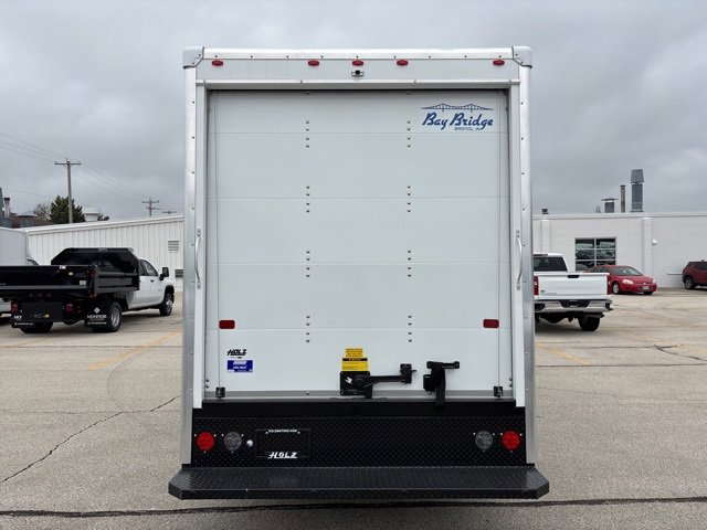 2025 Chevrolet Express Cutaway 3500 photo 3