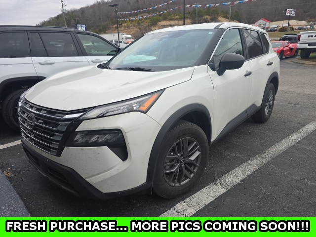 2024 Nissan Rogue S's photo