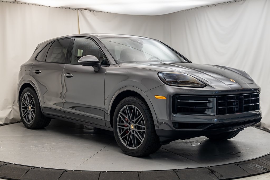 2024 Porsche Cayenne S photo 9