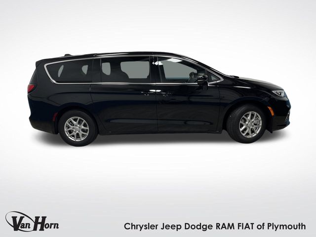 2025 Chrysler Pacifica photo 2