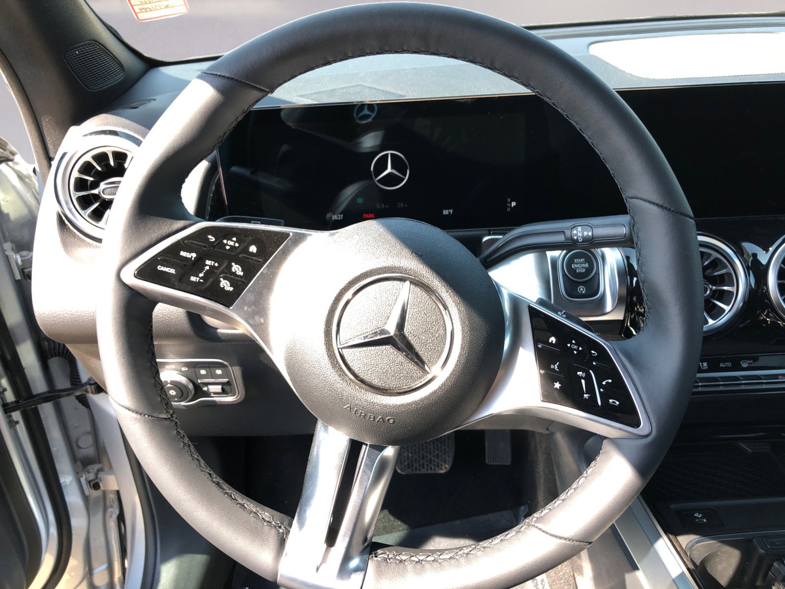2025 Mercedes Benz GLB 250 4MATIC photo 13