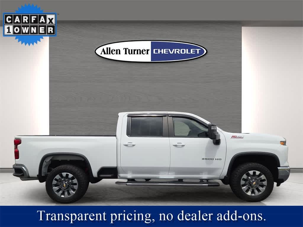 2024 Chevrolet Silverado 3500HD LT photo 3