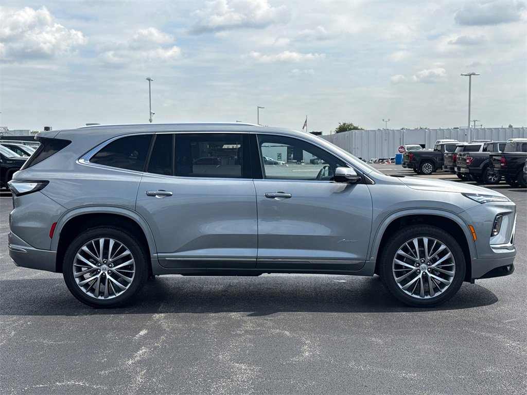 2026 Buick Enclave Avenir photo 7