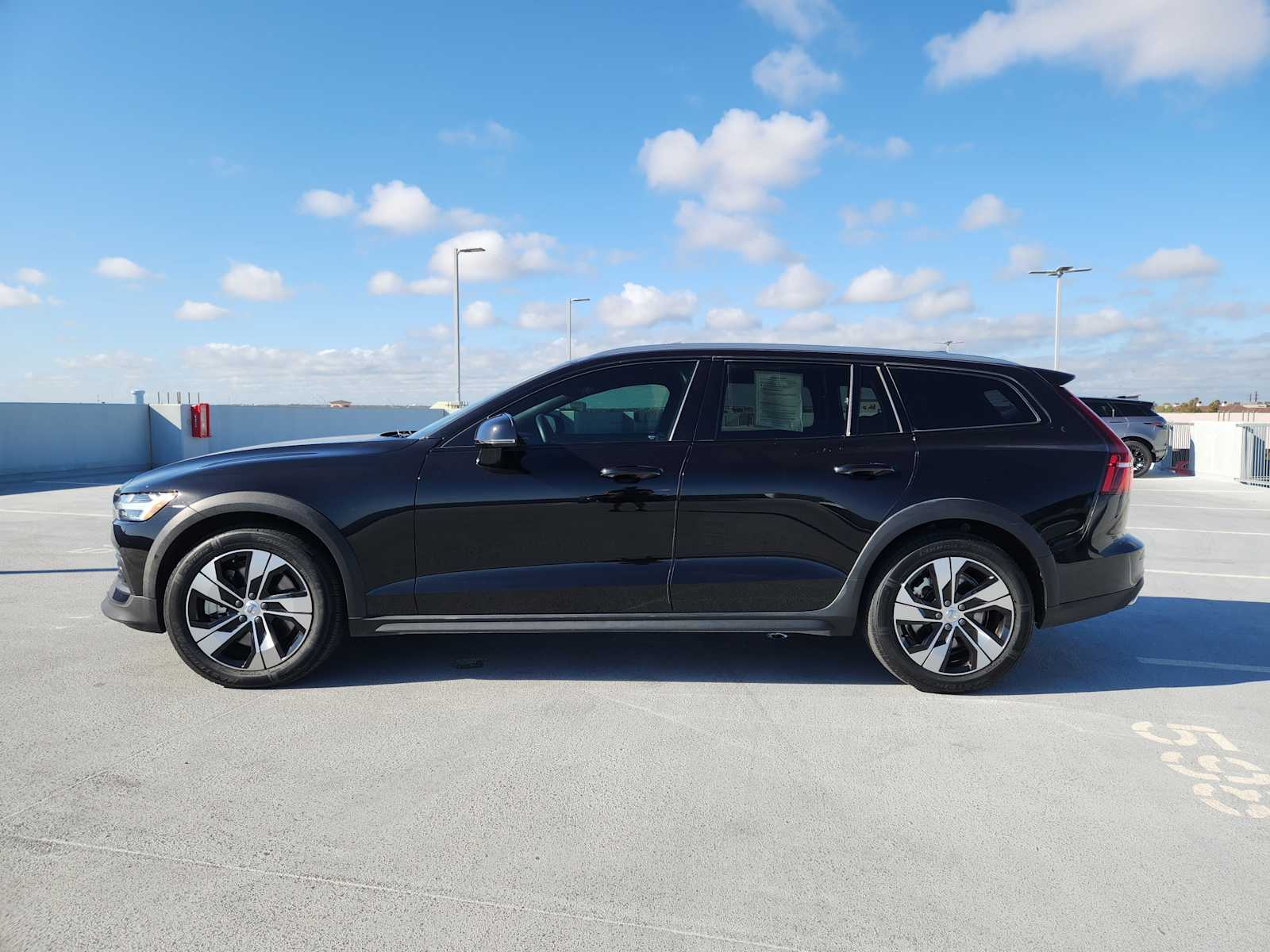 2020 Volvo V60 Cross Country photo 3
