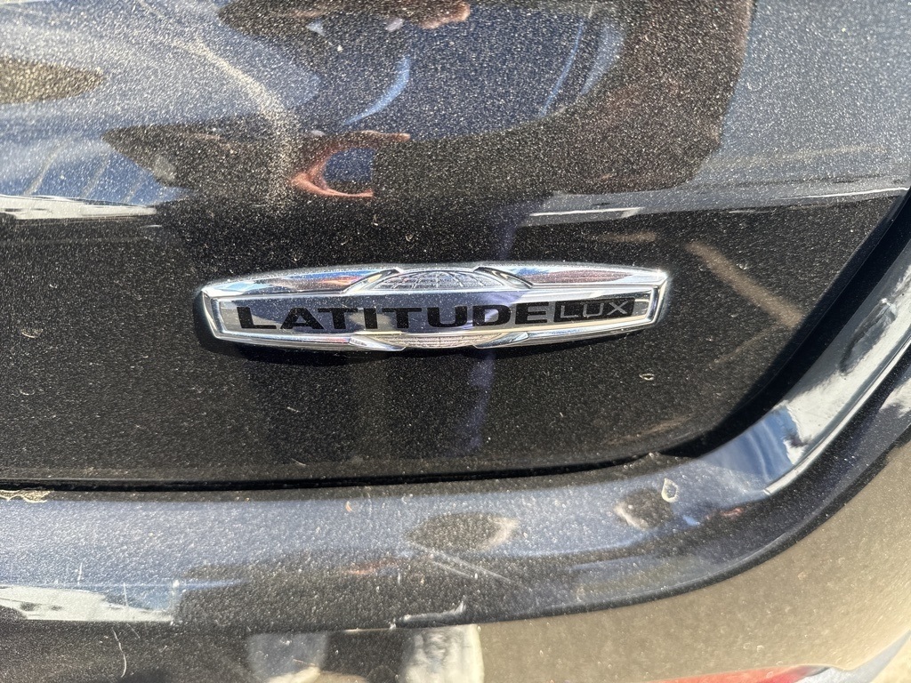 2022 Jeep Compass Latitude Lux photo 3