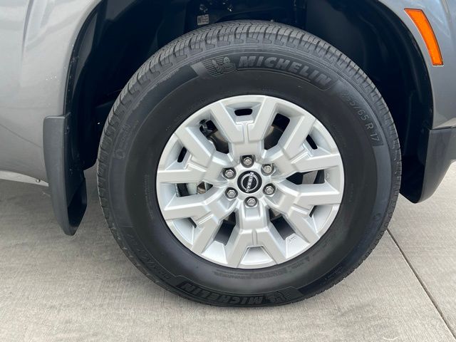 2022 Nissan Frontier SV photo 9