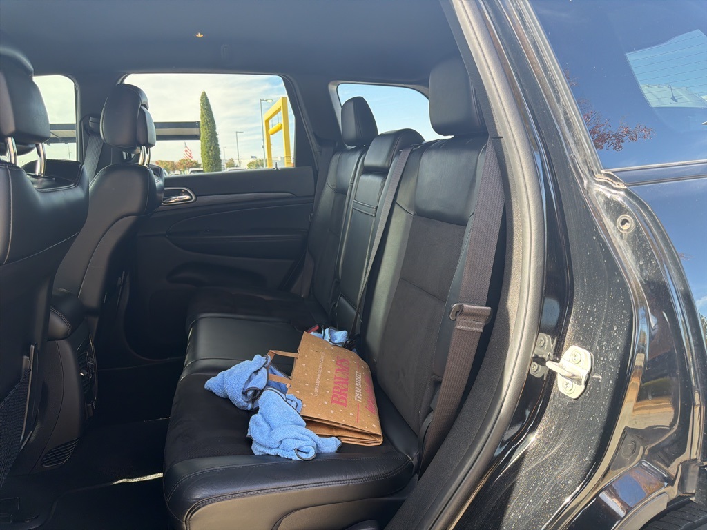 2021 Jeep Grand Cherokee Laredo X photo 2