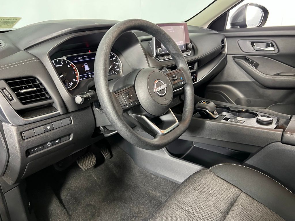 2024 Nissan Rogue SV photo 16