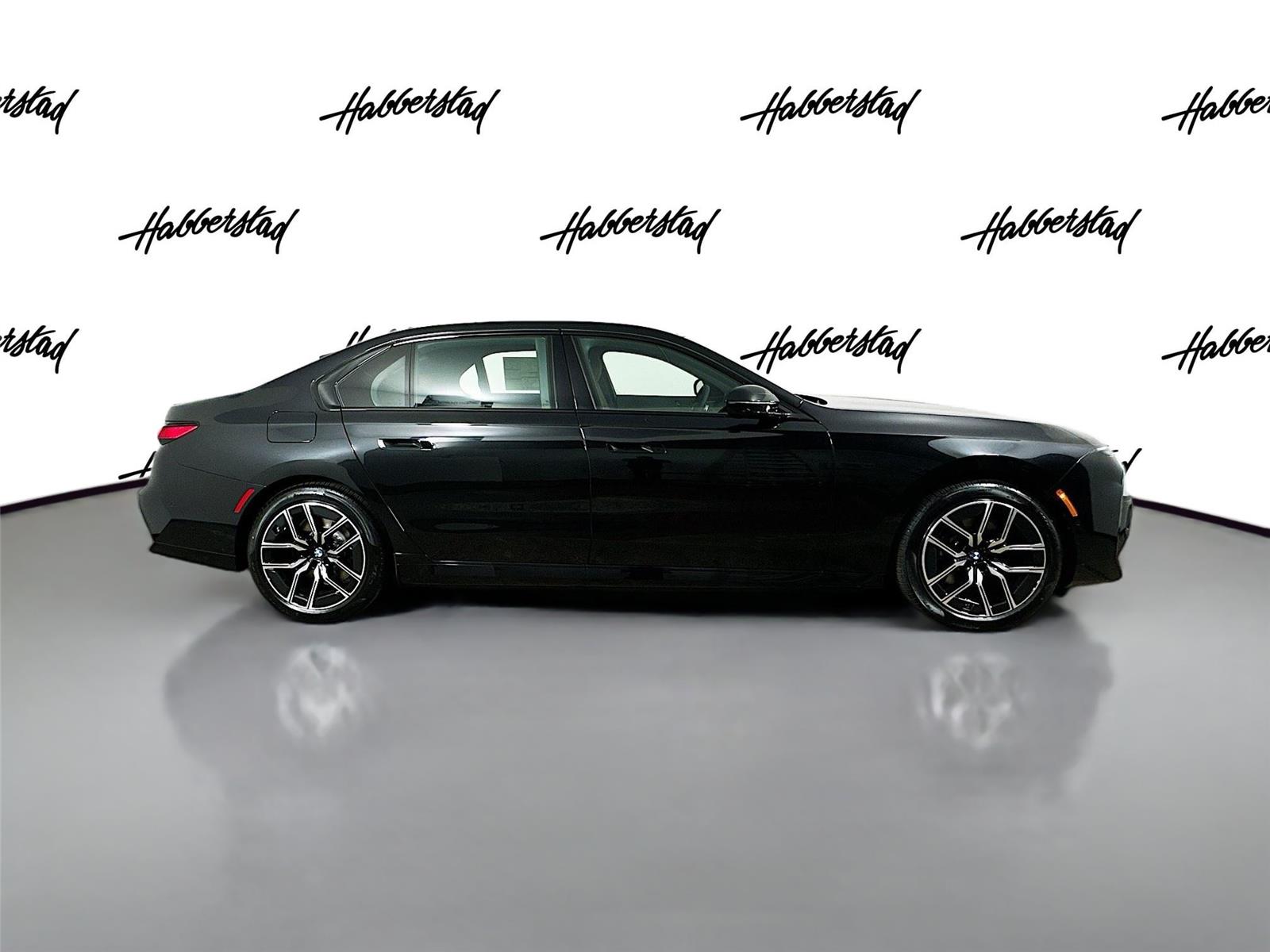 2026 Bmw 750e photo 4