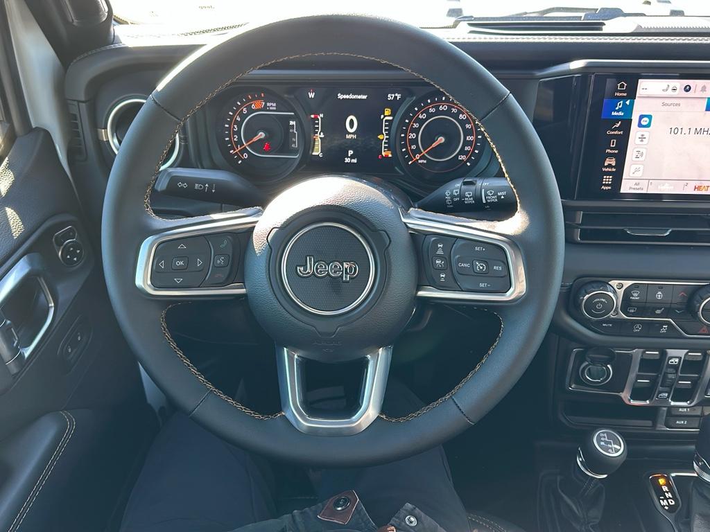 2025 Jeep Wrangler Sahara photo 35