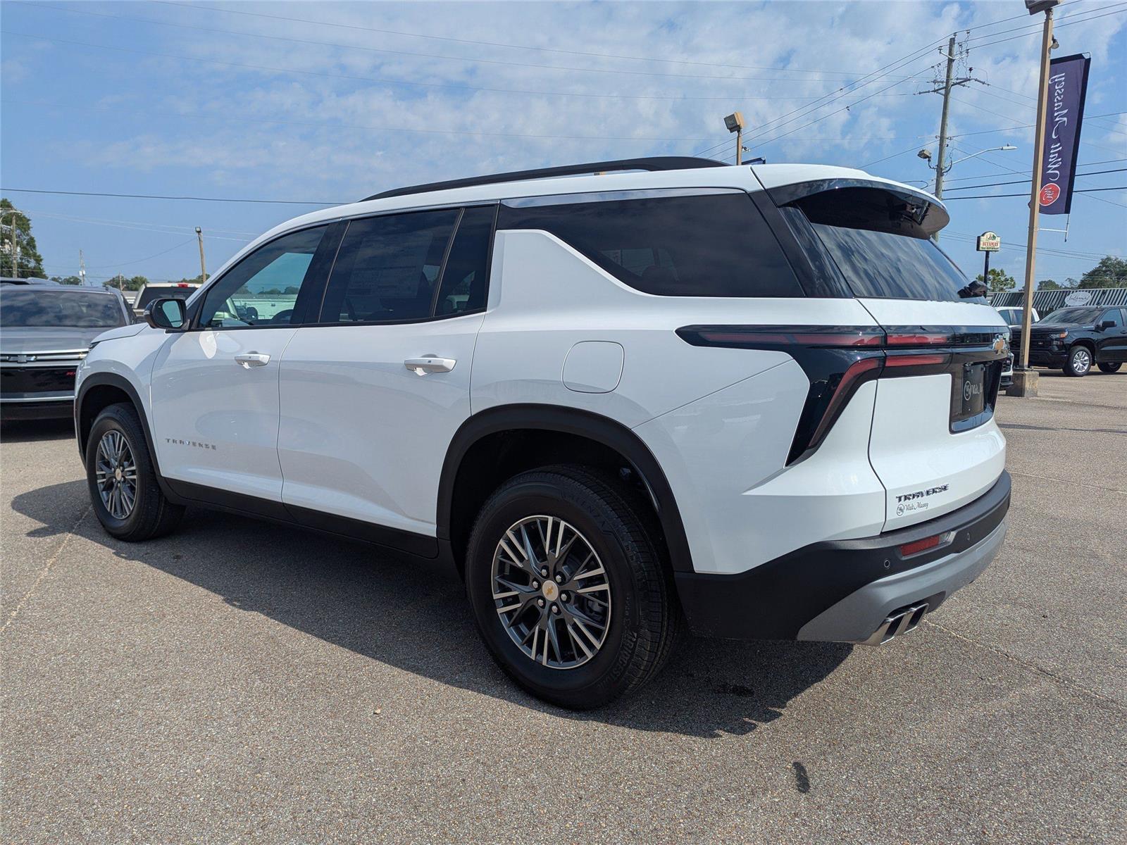 2026 Chevrolet Traverse photo 3