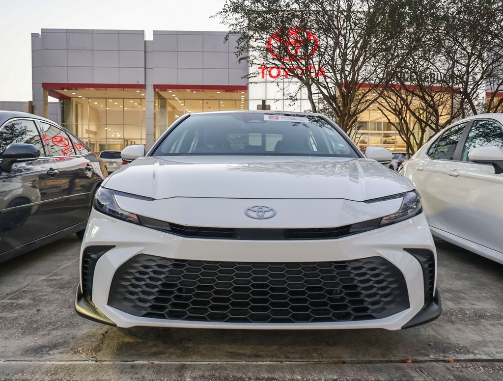 2025 Toyota Camry SE photo 2