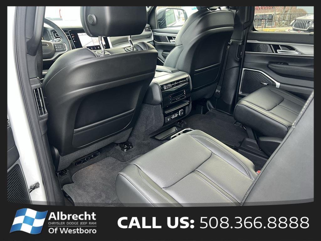 2025 Jeep Wagoneer Limited photo 12