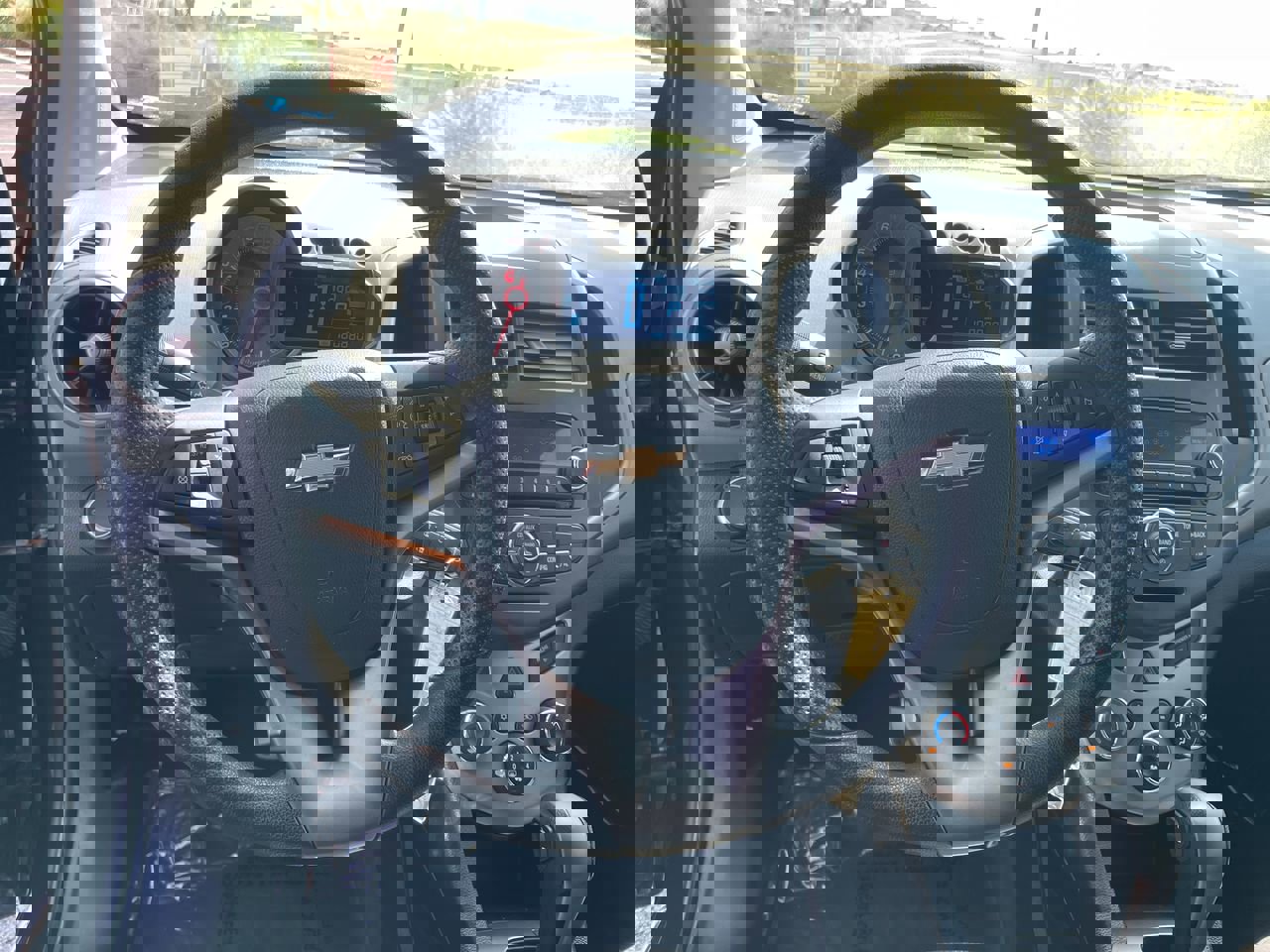 2013 Chevrolet Sonic LT photo 14