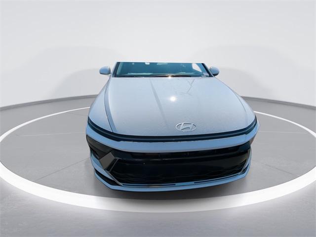 2025 Hyundai Sonata SEL photo 3