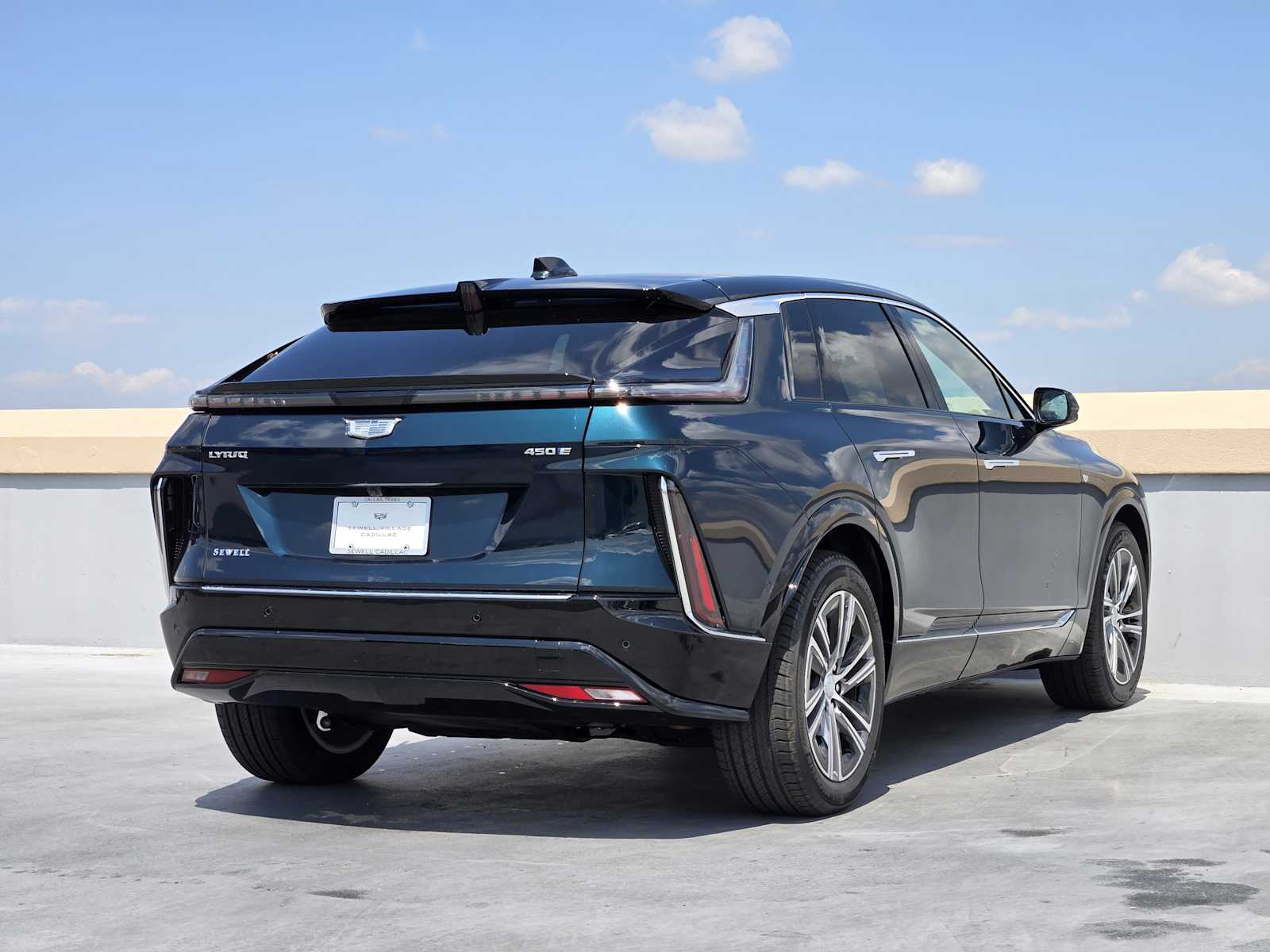 2025 Cadillac Lyriq Luxury photo 4
