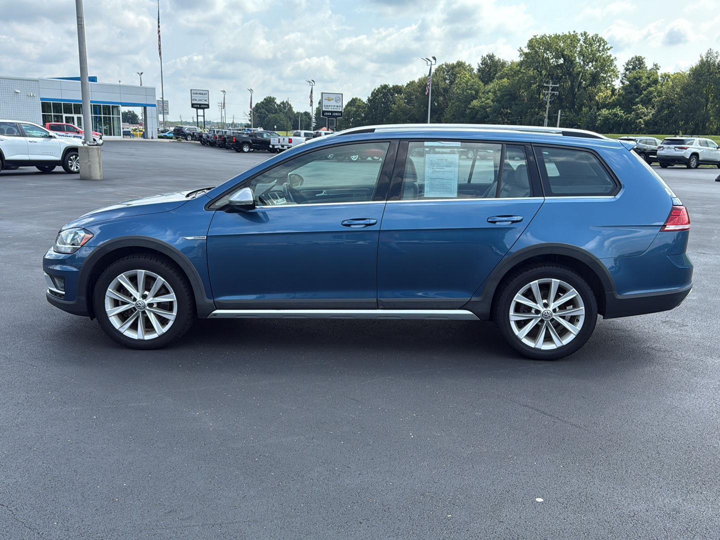 2019 Volkswagen Golf Alltrack S photo 3