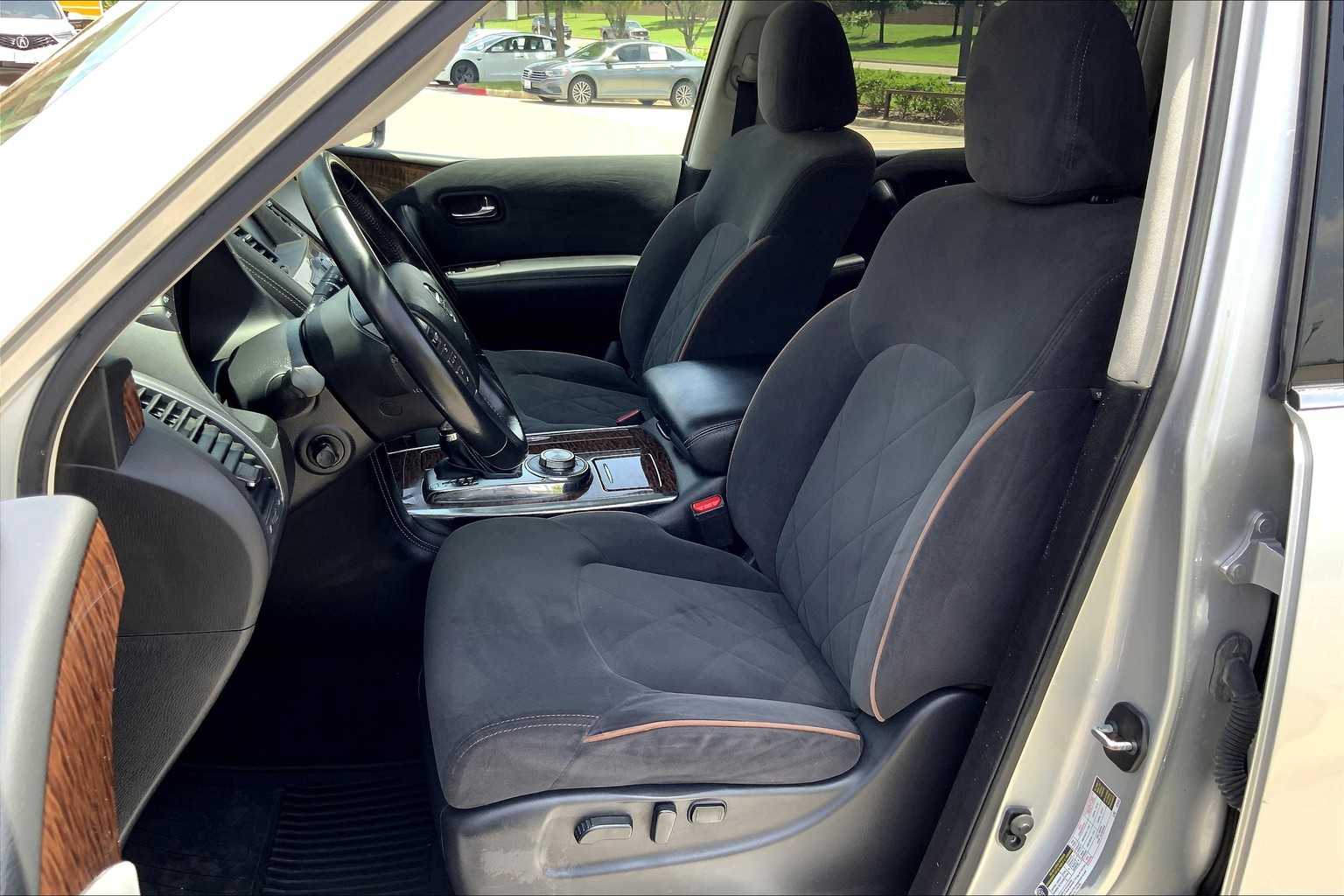 2019 Nissan Armada SV photo 6