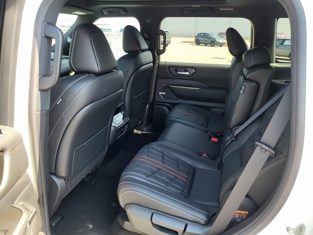 2025 Nissan Armada photo 14
