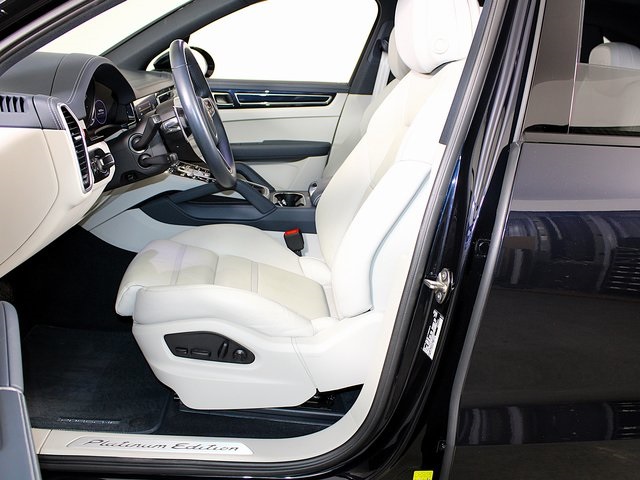2023 Porsche Cayenne E-Hybrid Platinum Edition photo 4