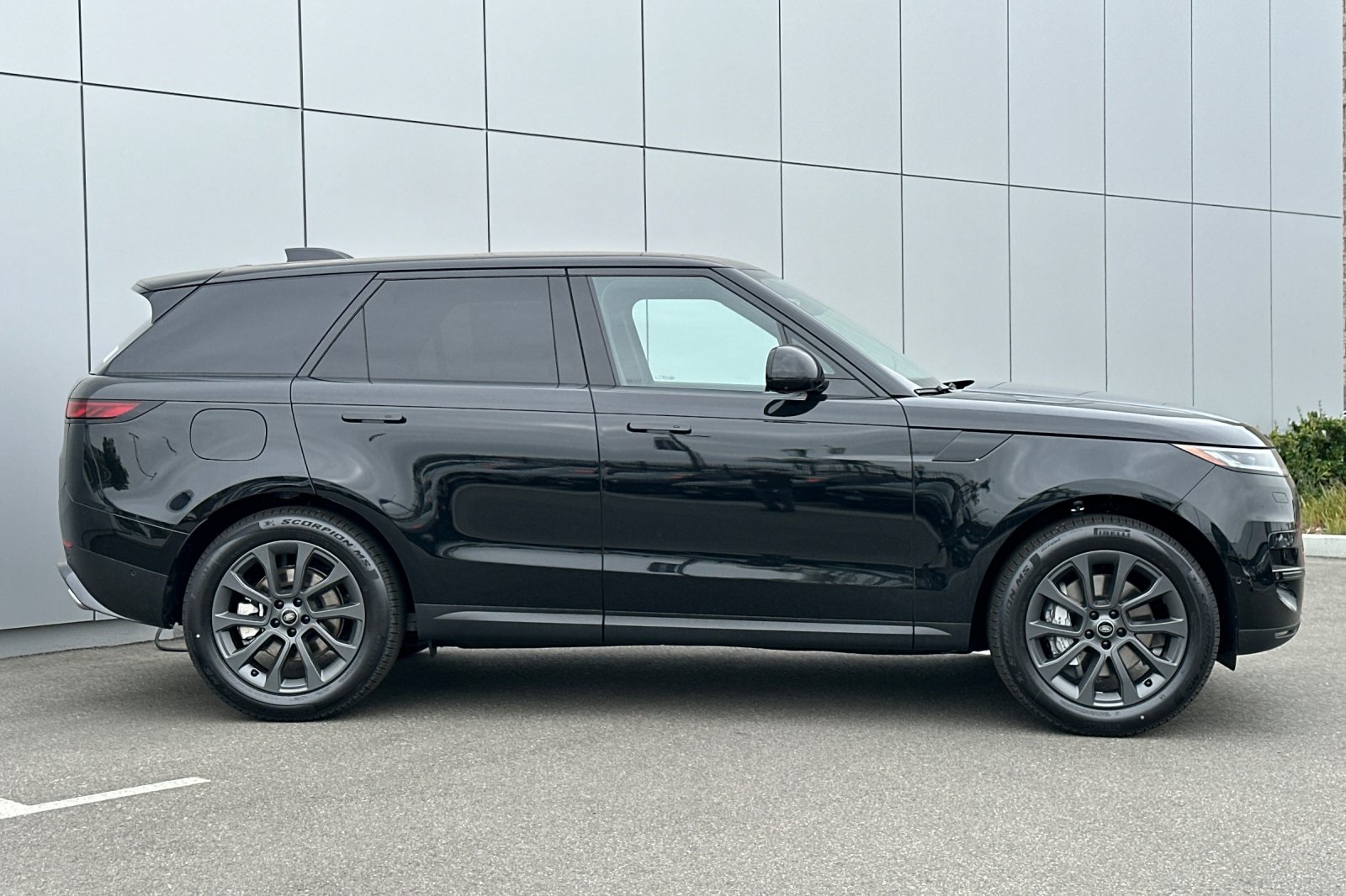2025 Land Rover Range Rover Sport P360 S photo 20