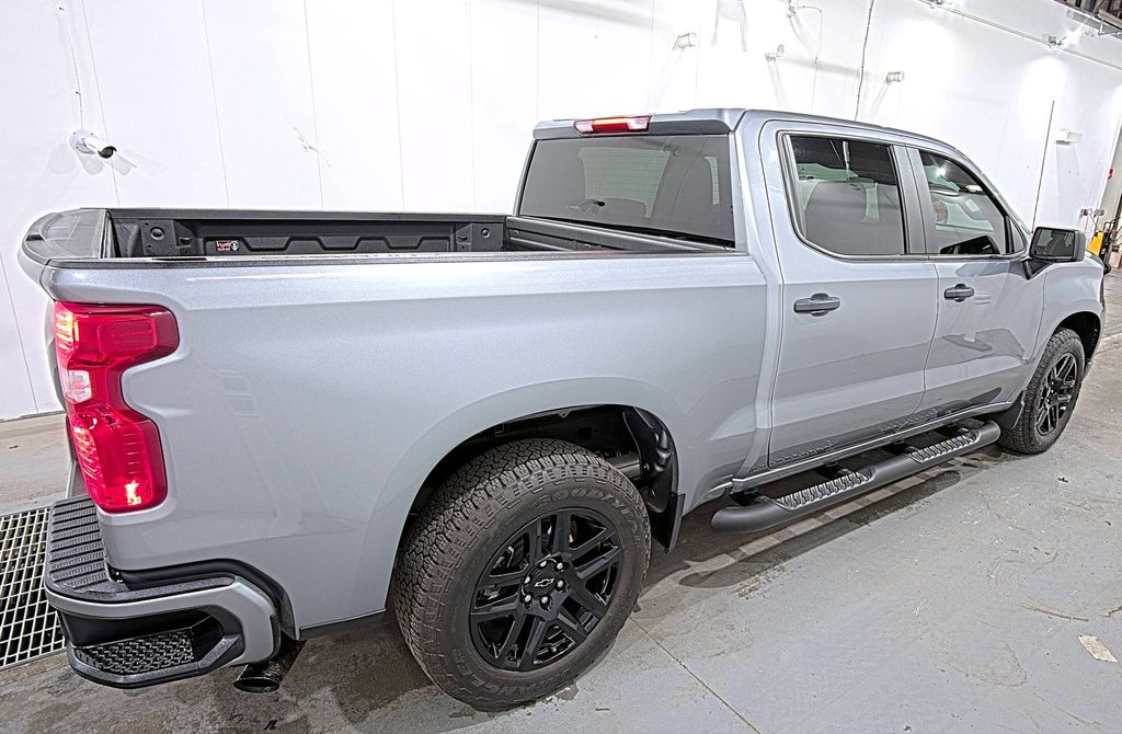 2025 Chevrolet Silverado 1500 Custom photo 4