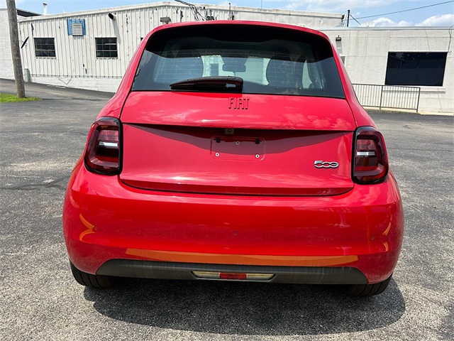 2024 Fiat 500e Red photo 6