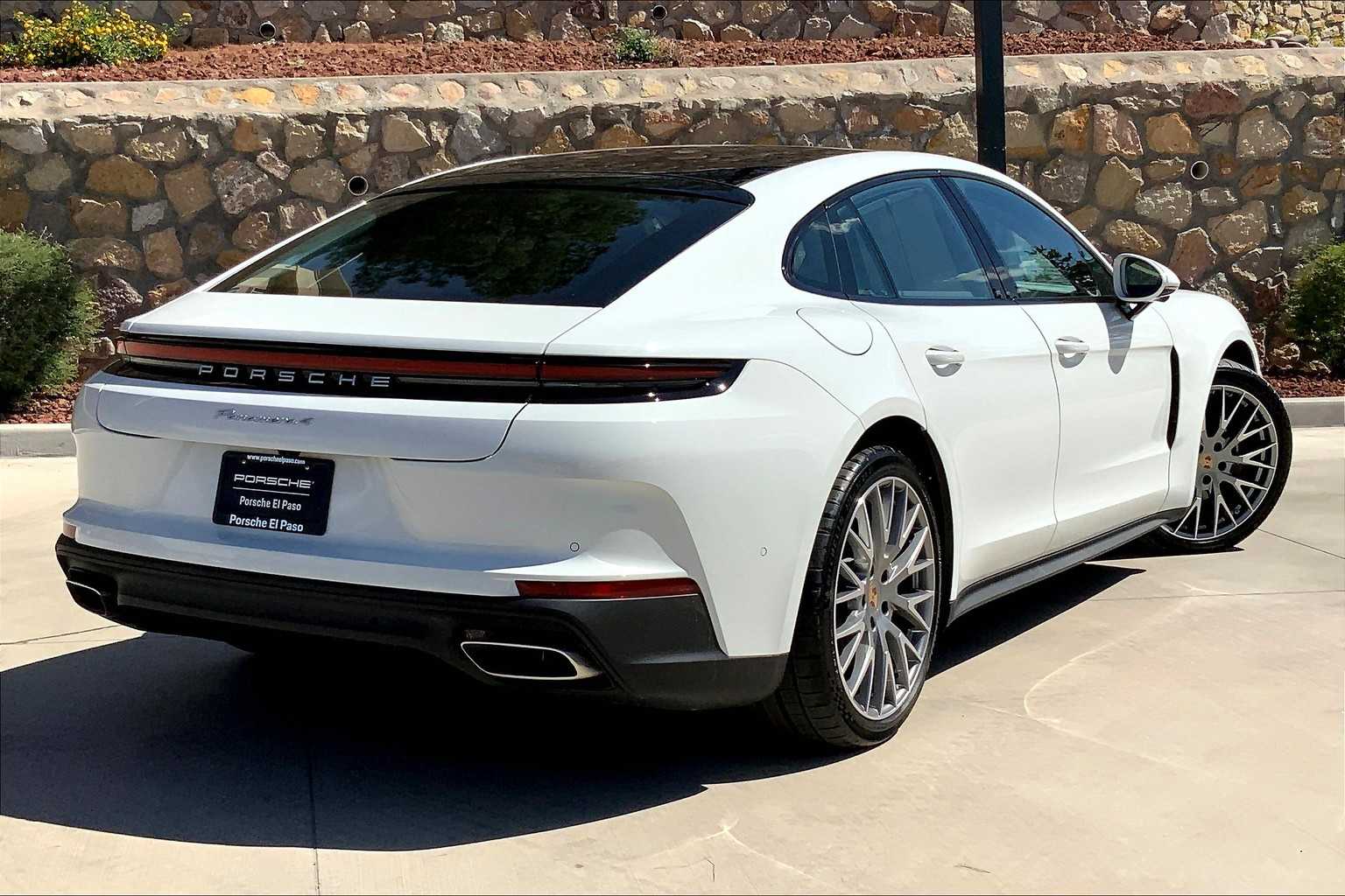 2025 Porsche Panamera 4 photo 7