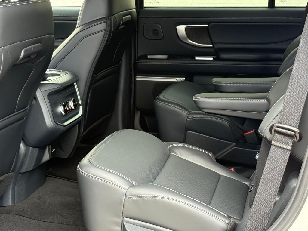 2025 Ford Expedition Platinum photo 8