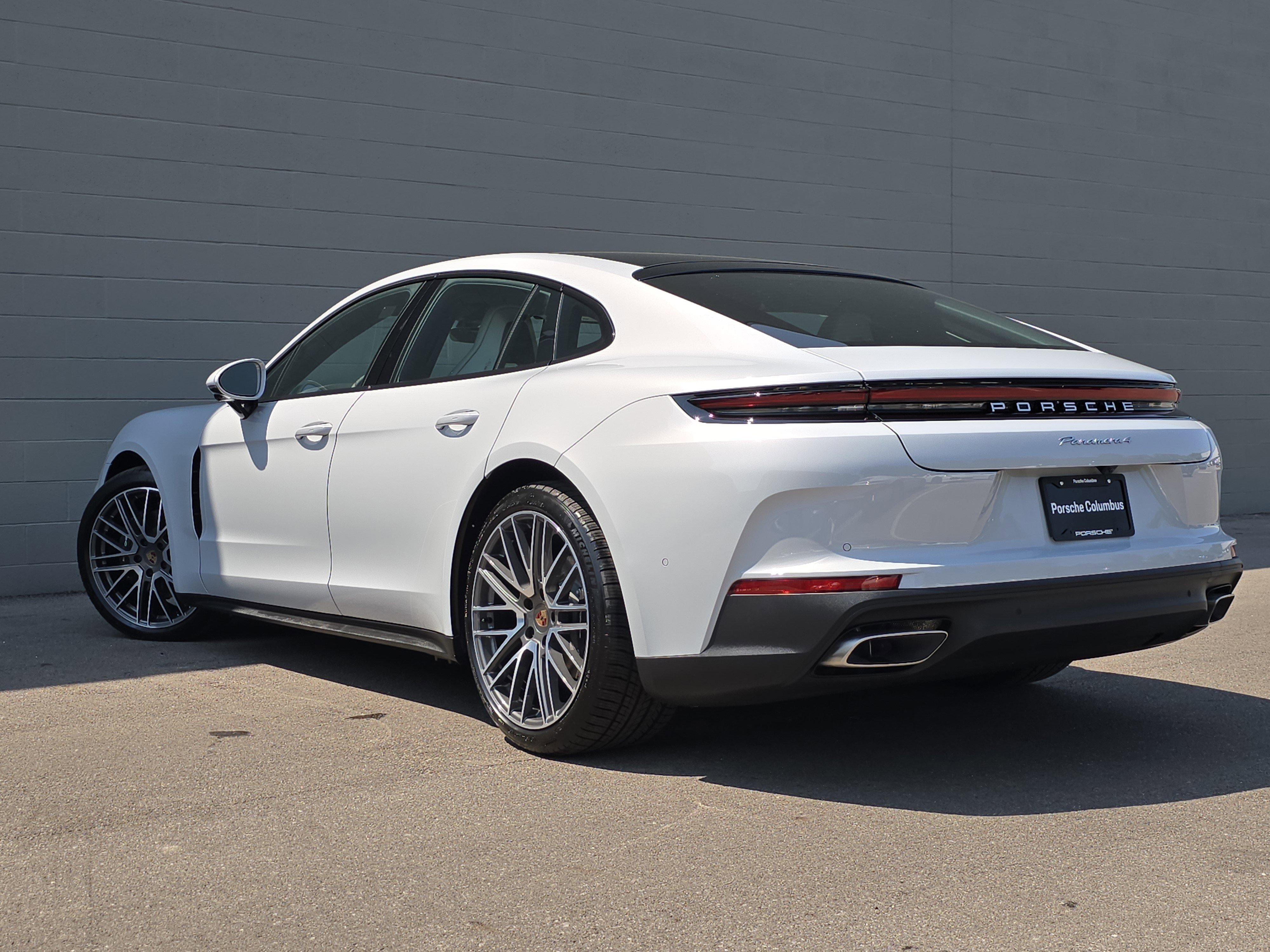 2025 Porsche Panamera 4 photo 2