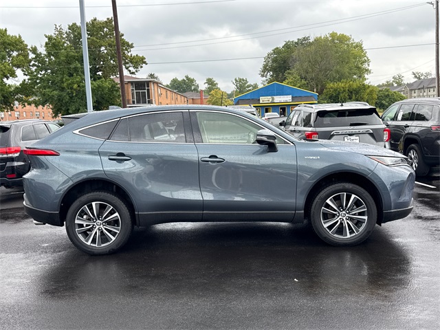2021 Toyota Venza LE photo 3