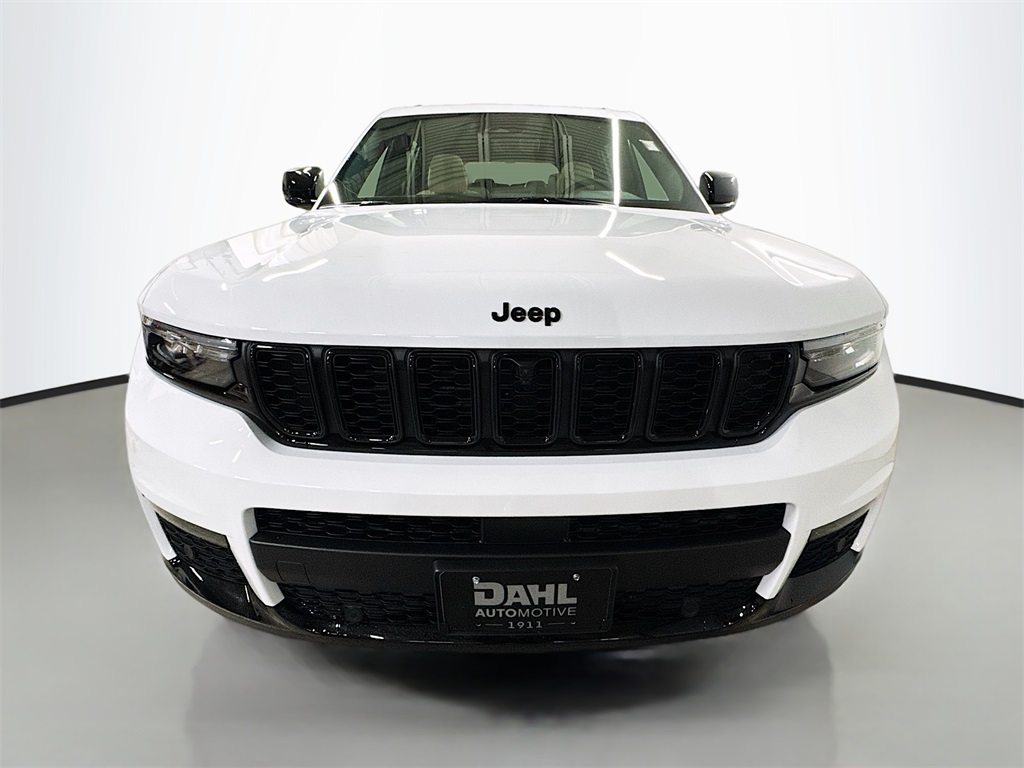 2025 Jeep Grand Cherokee Limited photo 2