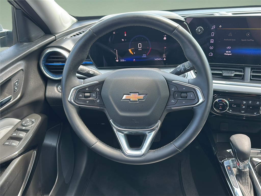2024 Chevrolet Trax LT photo 4
