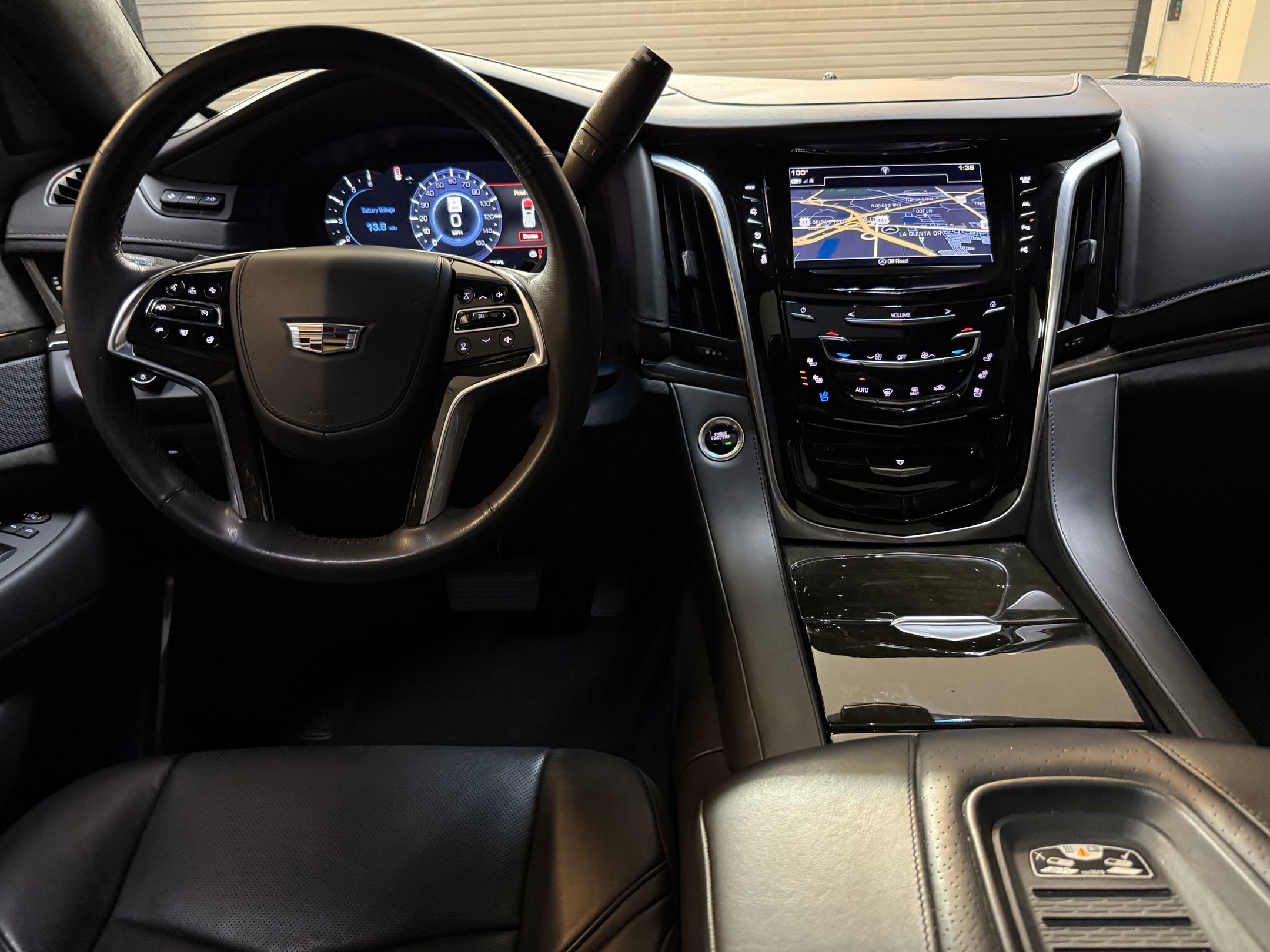 2019 Cadillac Escalade Platinum photo 3