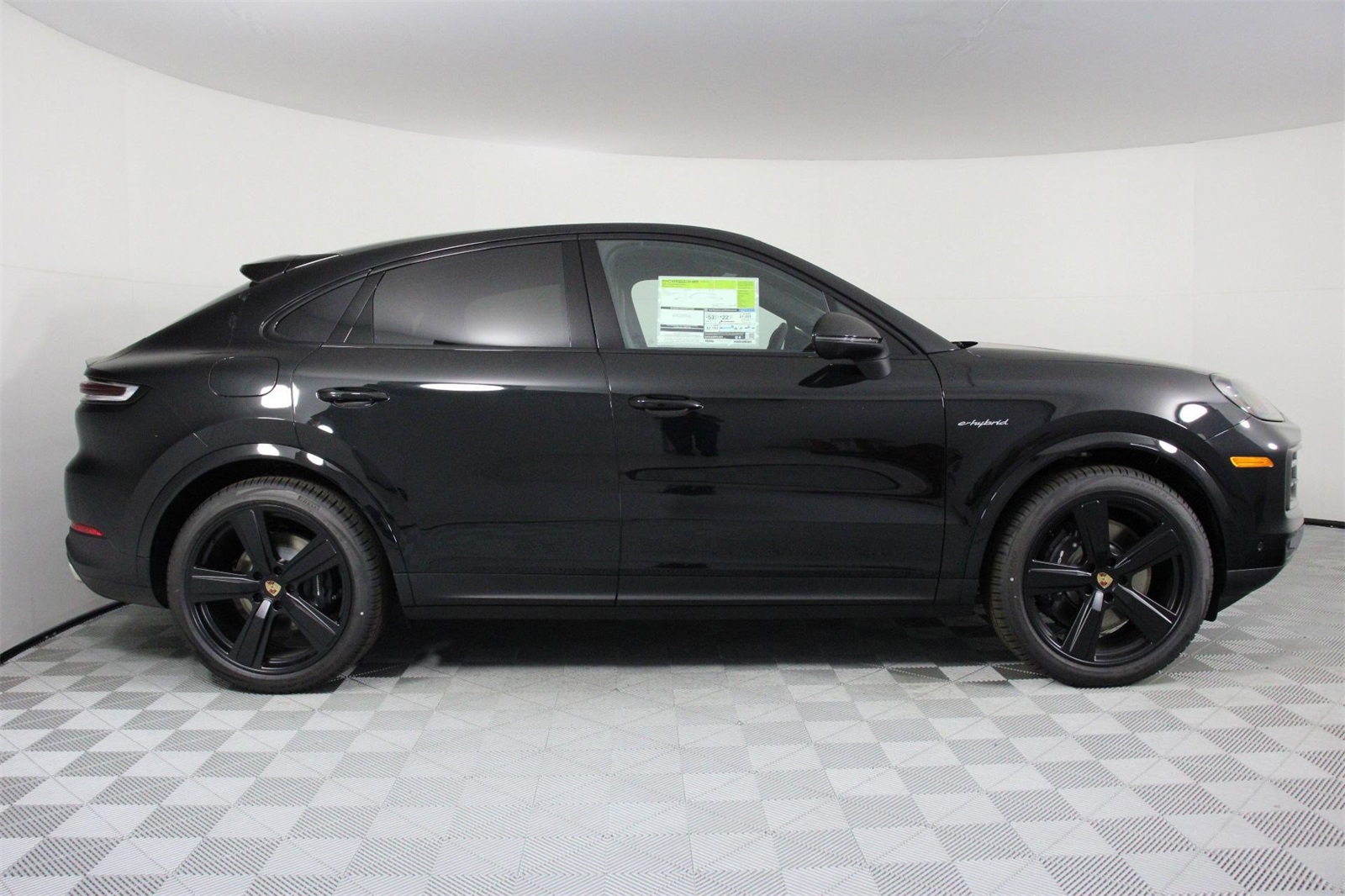 2025 Porsche Cayenne E-Hybrid photo 8
