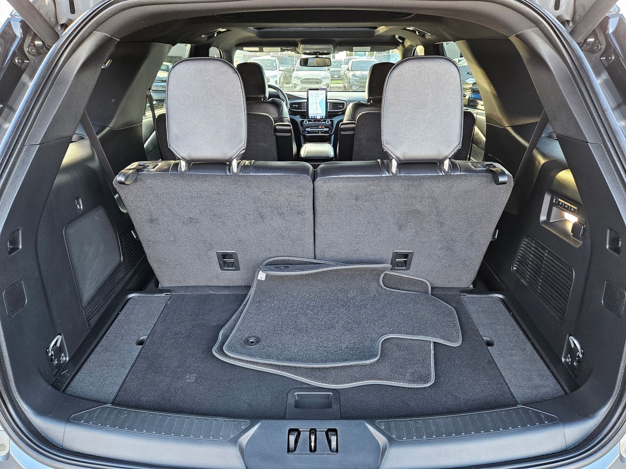 2023 Ford Explorer ST photo 28