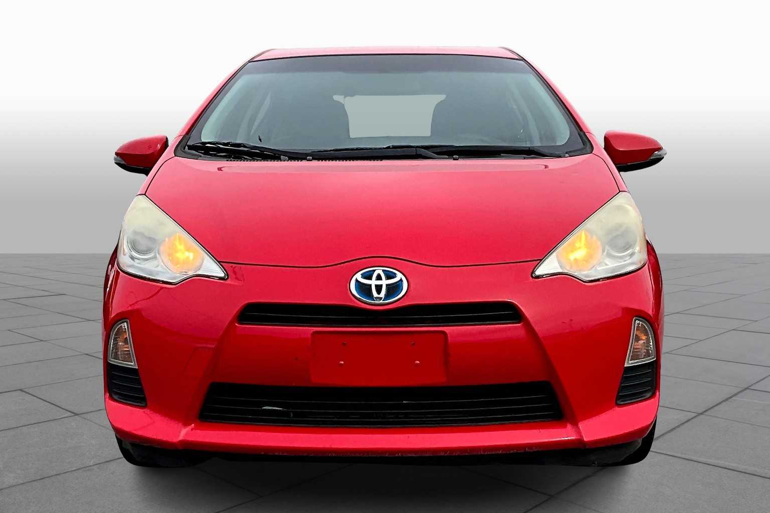 2013 Toyota Prius C Two photo 3