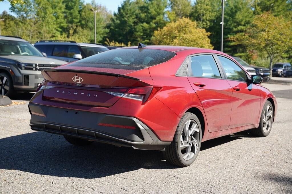 2025 Hyundai Elantra SEL Sport photo 7