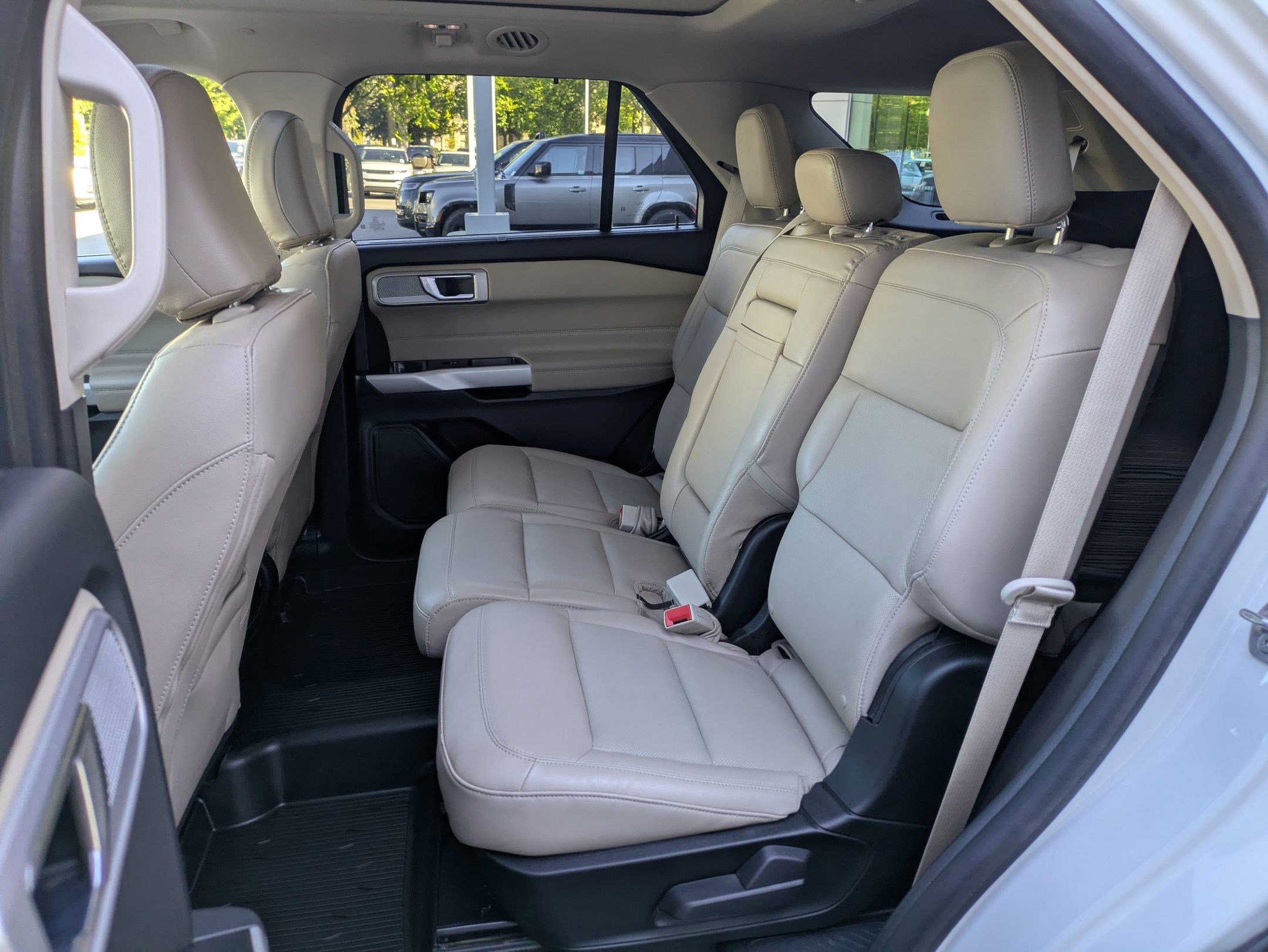 2022 Ford Explorer Limited photo 27