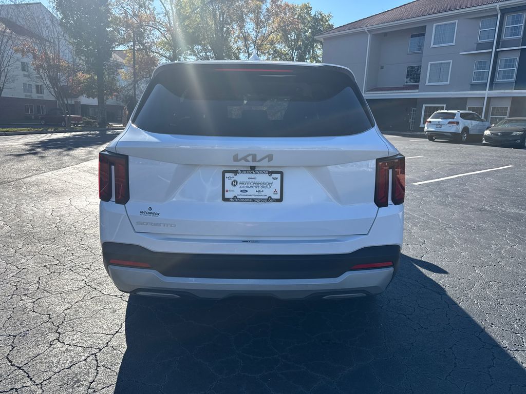 2024 Kia Sorento LX photo 3