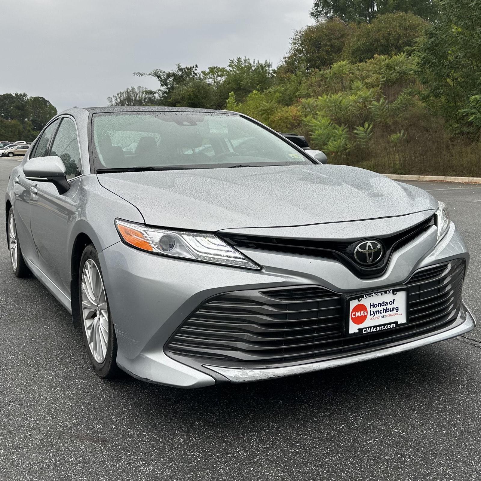 2019 Toyota Camry XLE photo 7