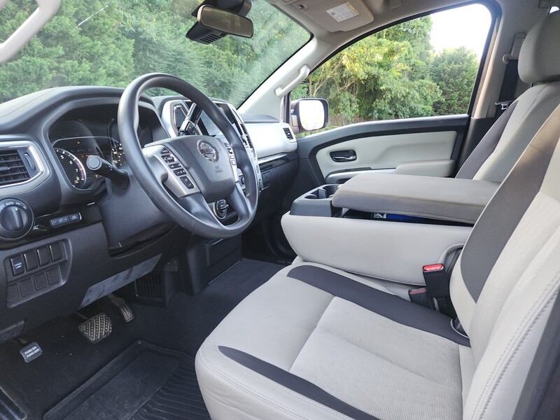 2021 Nissan Titan SV photo 10