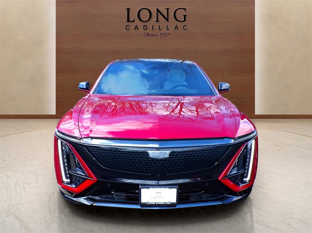 2025 Cadillac Lyriq Sport photo 2