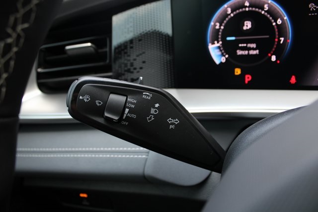 2025 Volkswagen Tiguan SE photo 4