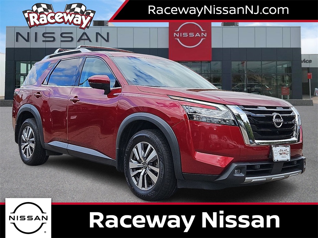 2022 Nissan Pathfinder SL