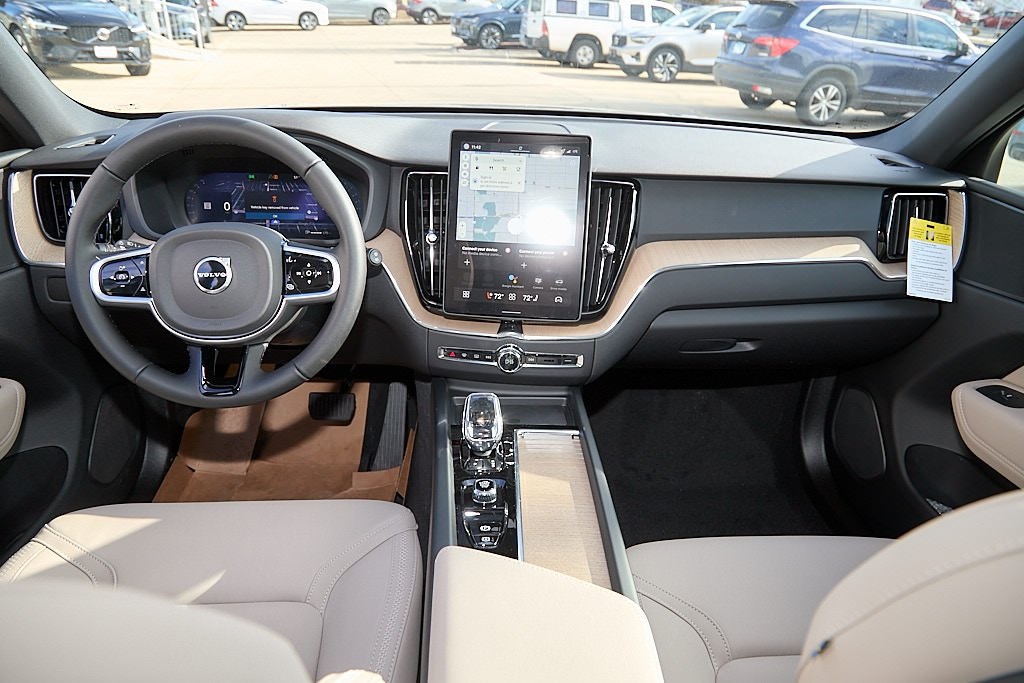 2026 VOLVO XC60 - Image 21