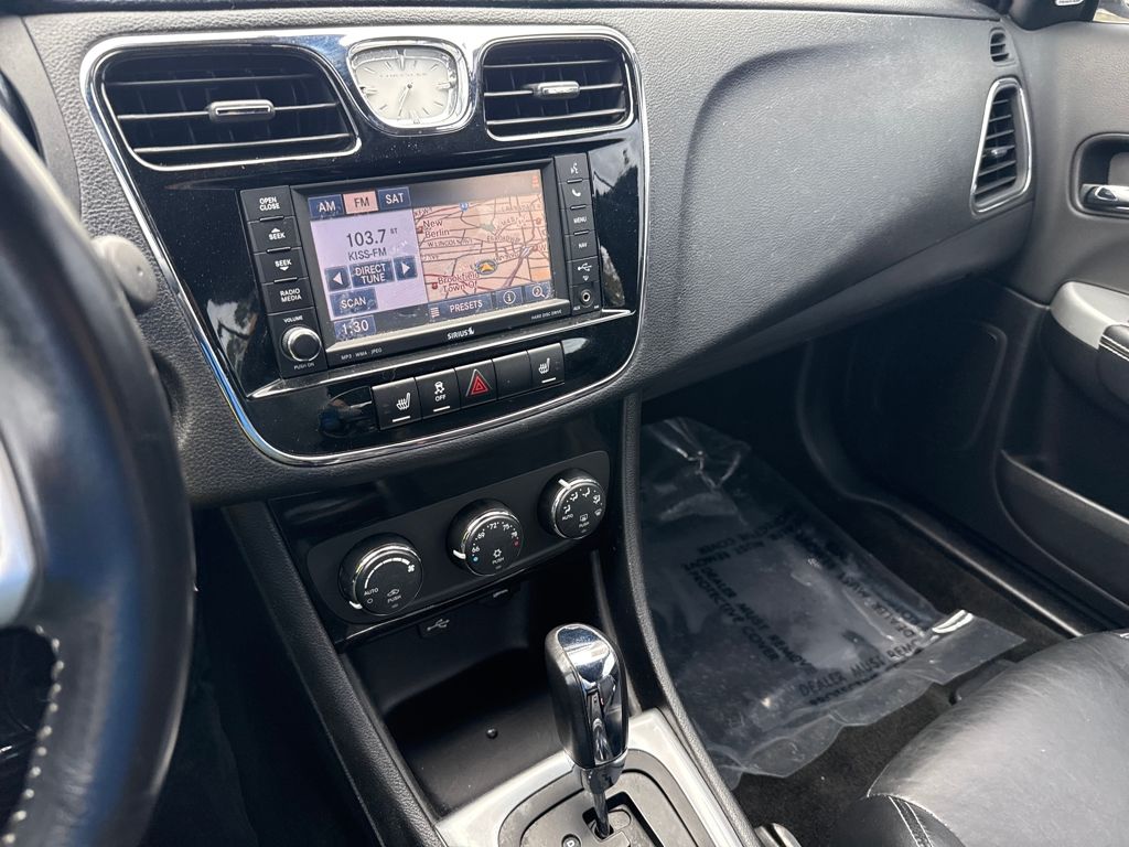 2012 Chrysler 200 S photo 22