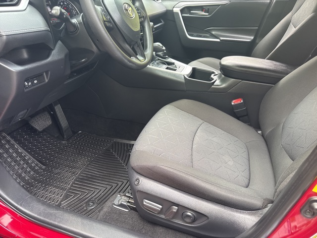 2022 Toyota RAV4 XLE photo 16